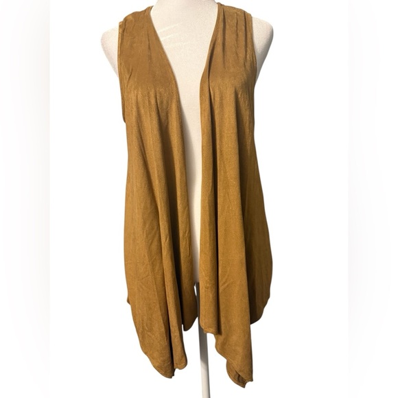 Women’s Soulmates faux suede open sleeveless draped vest/cardigan in a caramel - Picture 1 of 9